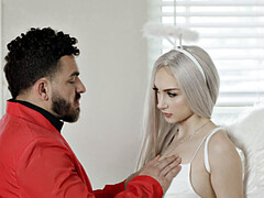 Grote mammen, Blond, Pijpbeurt, Handbeurt, Hakken, Zoenen, Olie