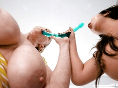 Asiático, Rubia, Engañando, Rostro sentado, Interracial, Lesbiana, Madres para coger, Realidad