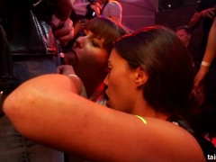 Bekleidet, Tanzen, Lecken, Nackt, Party, Muschi, Swingers, Nass