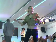 Noire, Blonde, Brunette brune, Habillées, Lesbienne, Fête, Satin, Mouillée