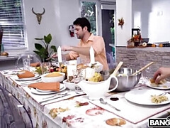 Braunhaarige, Spermaladung, Hundestellung, Aufs gesicht abspritzen, Hardcore, Latina, Rasiert, Flotter dreier