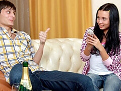 Gros cul, Grosse bite, Gros seins, Sucer une bite, Brunette brune, En levrette, Maigrichonne, Adolescente