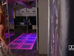 Anal, Rubia, Vestido, Francés, Tetas naturales, Perforación, Gemelos, Vibrador