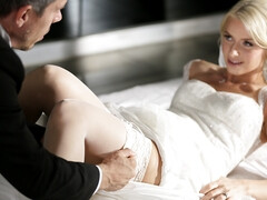 Blonde, Mariée, Couple, Éjaculation interne, En levrette, Poilue, Culottes ou slips, Jarretelles