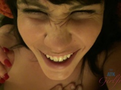 Sucer une bite, Brunette brune, Dansant, Branlette thaïlandaise, Petite amie, Pov, Maigrichonne, Nénés