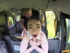 Nana, Grosse bite, Sucer une bite, Brunette brune, Gorge profonde, Hard, Rugueux, Adolescente