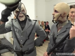 Entre bastidores, Rubia, Mamada, Grupo, Falda, Medias largas, Adolescente, Inodoro