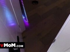 Anal, Cul, Brunette brune, Grosse, Maman, Seins naturels, Jarretelles, Tatouage