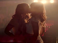 Brunette brune, Doigter, Lesbienne, Léchez, Chatte, Nénés