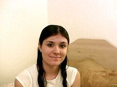 Sucer une bite, Brunette brune, Gorge profonde, Fait maison, Masturbation, Pov, Rasée, Nénés