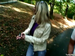 Anal, Blonde, Plantureuse, Femme couguar, En levrette, Hd, Maman, Public