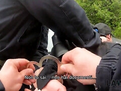 Sucer une bite, Brunette brune, Tchèque, Européenne, Hd, Prisonnier, Police, Adolescente