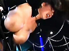 Sadomasochismus, Grosser arsch, Grosse titten, Blasen, Braunhaarige, Weibliche domination, Fetisch, Vintage