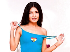 Leie, Arsch, Braunhaarige, Fingern, Masturbation, Solo, Entkleiden, Titten