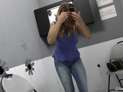 Anal, Gros seins, Brunette brune, Faciale, Trou de la gloire, Petite femme, Rasée