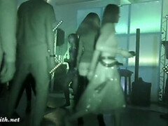 Brunette brune, Club, Érotique, Fétiche, Fête, Public, Réalité, Solo