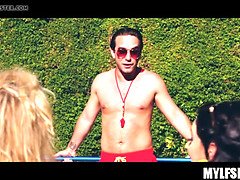 Grosse titten, Blasen, Reif, Milf, Mutti, Schreiend, Stiefmutter, Flotter dreier