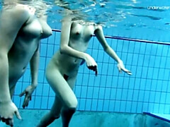 Bikini, Blonde, Lesbienne, Nue, Piscine, Russe, Nénés, Sous marin