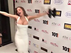 Gros seins, Mère que j'aimerais baiser, Fête, Actrice du porno, Public, Nénés