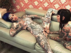 Tattooed hotties Amber Luke and Tiger Lilly bring each other to orgasm!