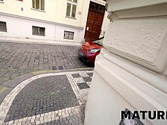 Blonde, Tromperie, Tchèque, Hard, Mature, Naturelle, Seins naturels, Jarretelles