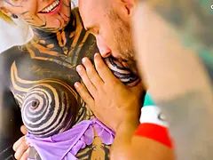 Leie, Arsch, Grosse titten, Grufti, Lecken, Masturbation, Orgasmus, Flotter dreier