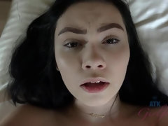 Enthousiasteling, Grote mammen, Pijpbeurt, Sperma, Voetbeurt, Vriendin, Olie, Klein