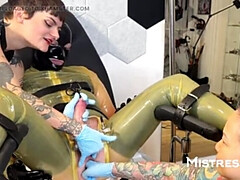 Sadomasochismus, Weibliche domination, Hd, Latex, Herrin, Gummi, Kurzes haar, Flotter dreier