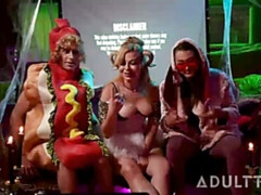 Michael Vegas, Siouxsie Q & Bella Rolland - Super Horny Fright Night
