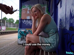 Grosse bite, Blonde, Tromperie, Talons, Nue à poil, De plein air, Tatouage, Mouillée