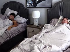 Leie, Grosser schwanz, Blasen, Spermaladung, Kehlenfick, Latina, Zierlich, Eng