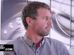 Kont, Bruinharig, Aangekleed, Sperma in mond, Brillen, Masturbatie, Taboe, Tieten likken