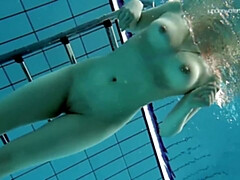 18 jahre, Leie, Bikini, Fetisch, Zierlich, Pool, Russisch, Solo