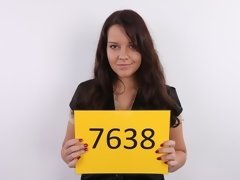 Sucer une bite, Brunette brune, Tchèque, Fait maison, Huilée, Pov, Public, Réalité