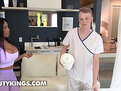 Masseur Jimmy Gives Jordyn Falls The Full Body Massage With A Happy Ending