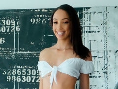 Braunhaarige, Sperma im mund, Spermaladung, Lecken, Pov, Rock, Strümpfe, Titten