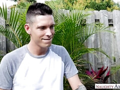 Grosser arsch, Schwarz, Pummelig, Schwanz, Natürlichen titten, Nippel, Ablutschen, Tätowierung