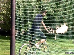 Doigter, Mamie, Lesbienne, Masturbation, Maman, De plein air, Public