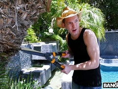 Большие сиськи, Грудастые, На природе, Бассейн, Молоденькие