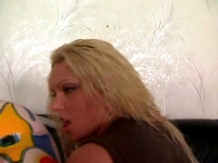 Leie, In den arsch, Arsch, Grosser arsch, Blondine, Braunhaarige, Vollbusig, Nass