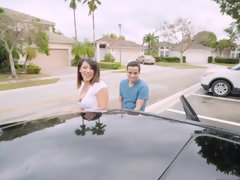 Grosser arsch, Blasen, Auto, Hundestellung, Aufs gesicht abspritzen, Hd, Latina, Im freien