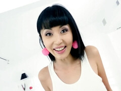 Blasen, Braunhaarige, Europäisch, Milf, Zierlich, Hintern versohlen, Tätowierung, Titten