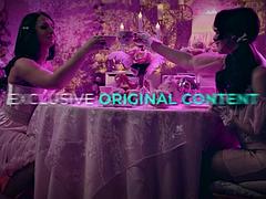 Анальный секс, Большой член, Большие сиськи, Минет, Семяизвержение, Двойное проникновение, Секс без цензуры, Втроем