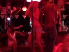 Amateur, Sucer une bite, Brunette brune, De plein air, Pov, Public