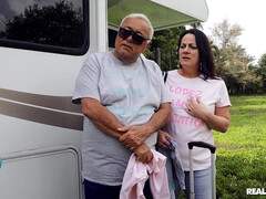 Grosse titten, Blasen, Hundestellung, Aufs gesicht abspritzen, Handjob, Latina, Im freien, Rock