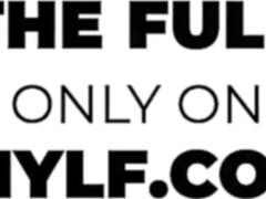 18 jaar, Achter de coulissen, Grote mammen, Pijpbeurt, Naakte man aangeklede vrouw, Seksspeelgoed, Natuurlijke tieten, Tieten likken