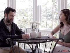 18 ans, Gros seins, Sucer une bite, Brunette brune, Tir de sperme, Gorge profonde, Branlette thaïlandaise, Hard