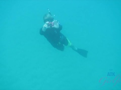 Jade sees sea creatures up close