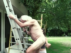 Morena, Garganta profunda, Besar, Lamidas, Tetas naturales, Al aire libre, Flaco, Adolescente