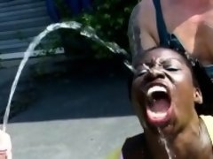 Hondjeshouding, Fetisj, Groepseks, Interraciaal, Buiten, Openbaar, Trio